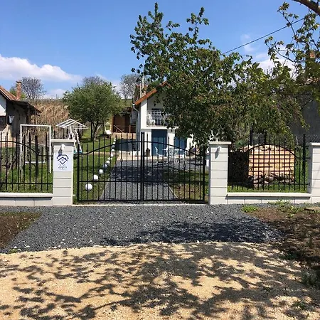 Casa de Férias Zafír *